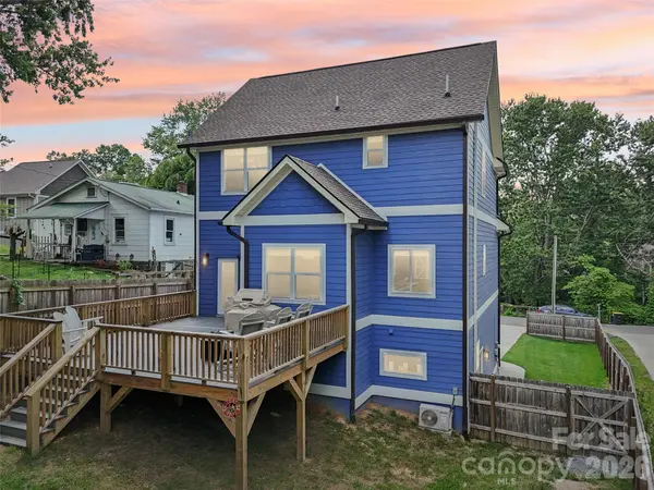 8 Apple LN, Asheville, NC 28804