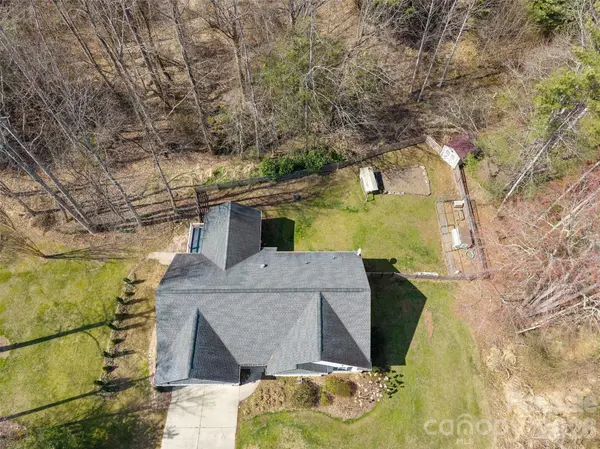 163 Oak Apple LN, Hendersonville, NC 28792