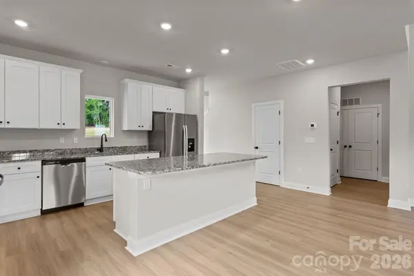 6725 Fairford DR, Charlotte, NC 28215