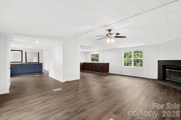 8 Teal LN, Candler, NC 28715
