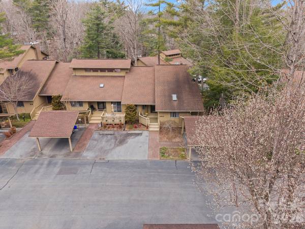 301 N Scarlet Oak LN, Hendersonville, NC 28791