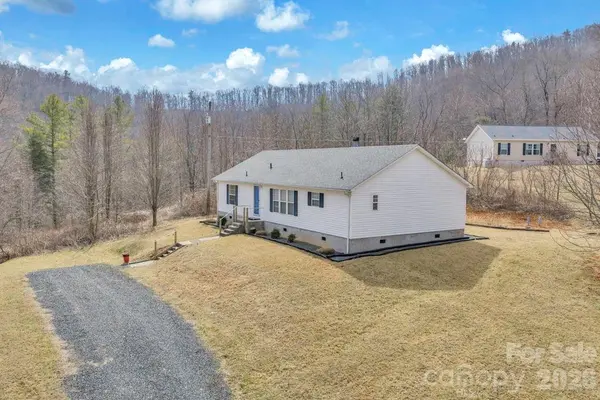 401 Lynn Gap RD, Spruce Pine, NC 28777
