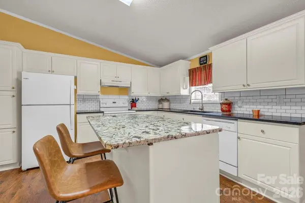 401 Lynn Gap RD, Spruce Pine, NC 28777