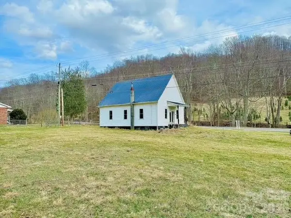6367 NC 261 HWY, Bakersville, NC 28705