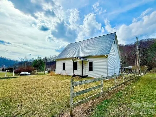 6367 NC 261 HWY, Bakersville, NC 28705