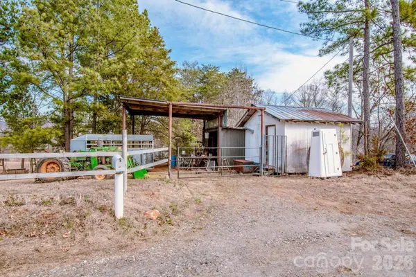 508 Liles LN, Hiddenite, NC 28636