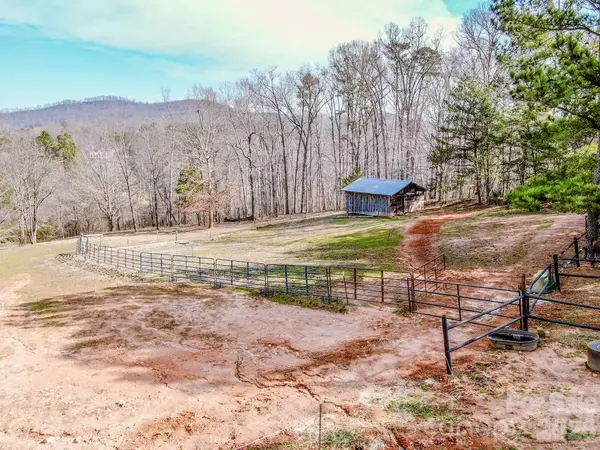 508 Liles LN, Hiddenite, NC 28636