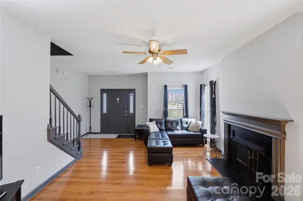 9541 Green Apple DR, Charlotte, NC 28215