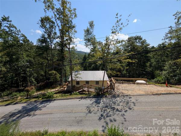 260 Oak Ridge RD, Hendersonville, NC 28792