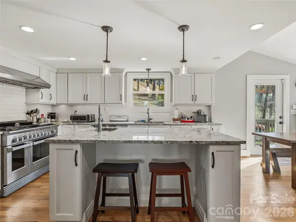 3 Perrion AVE, Weaverville, NC 28787