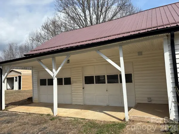 262 Blackberry LN, Bakersville, NC 28705