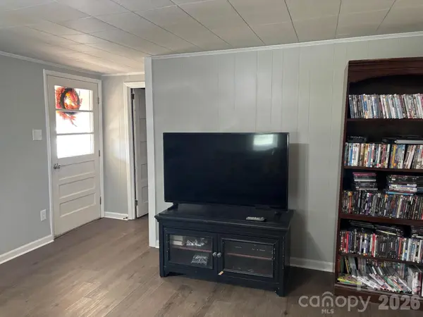 262 Blackberry LN, Bakersville, NC 28705