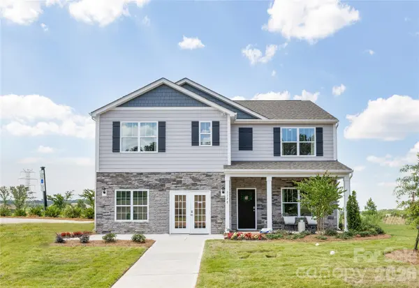57 Laurel Pointe DR, Waynesville, NC 28785