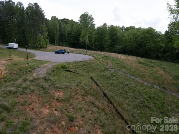 128 Spring View LN, Statesville, NC 28677