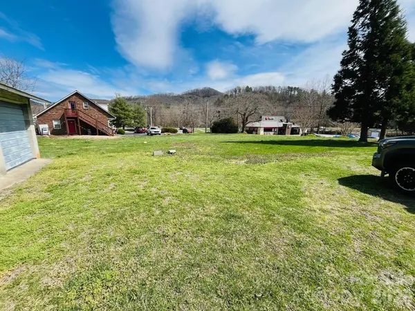 11 Terry Estate DR, Black Mountain, NC 28711