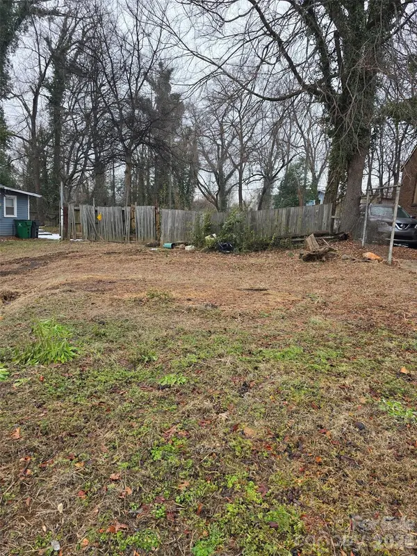 320 Woodvale PL, Charlotte, NC 28208