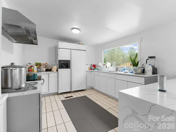 166 Fleece LN, Mooresboro, NC 28114