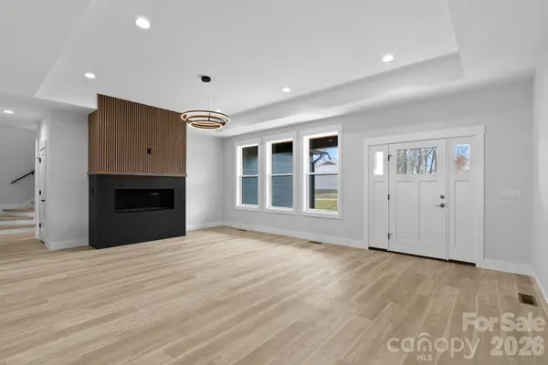 19 E Starnes Cove RD, Asheville, NC 28806