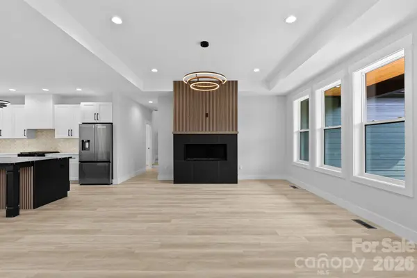 19 E Starnes Cove RD, Asheville, NC 28806