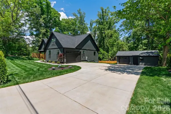 19 E Starnes Cove RD, Asheville, NC 28806