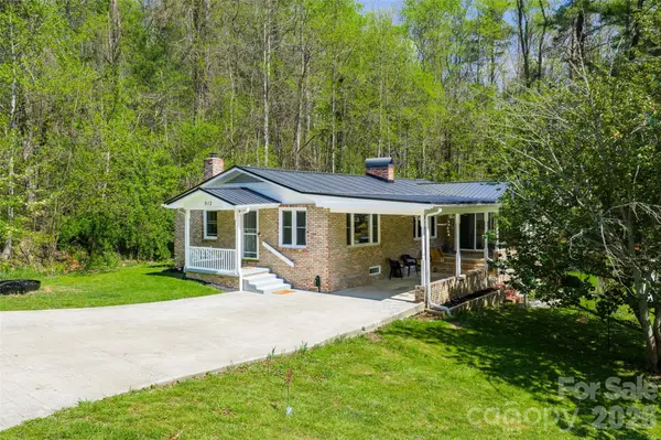 913 Dorothy ST, Hendersonville, NC 28791