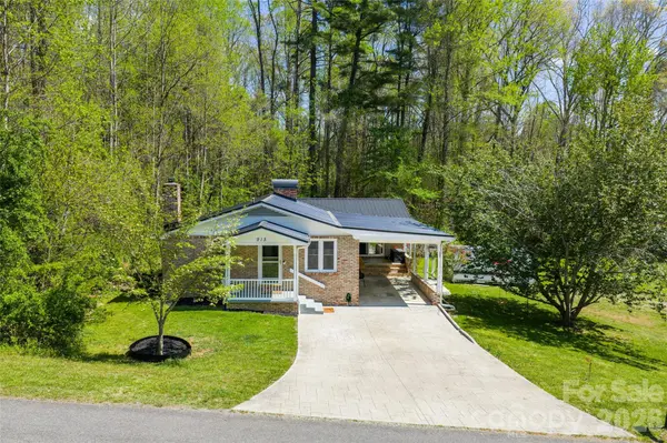 913 Dorothy ST, Hendersonville, NC 28791