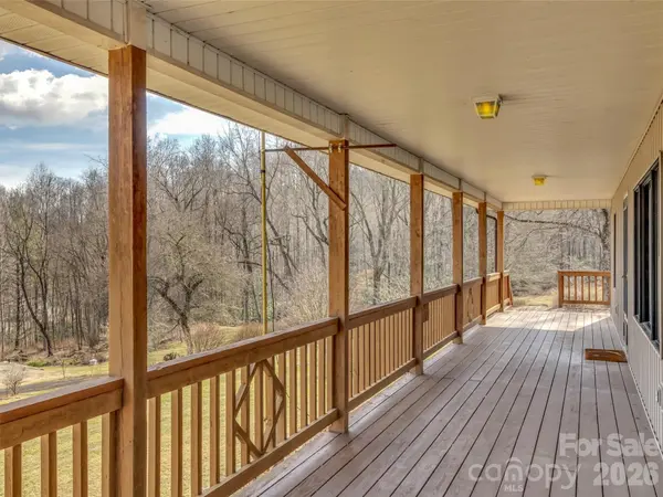 122 Vinewood DR, Waynesville, NC 28786