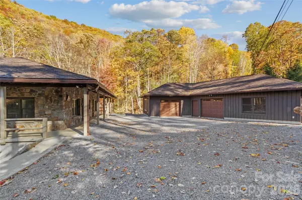 191 N Fork RD, Burnsville, NC 28714
