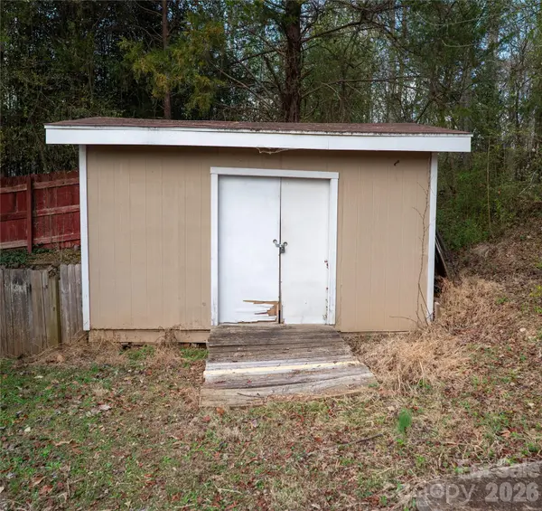 813 Severt CIR NE, Lenoir, NC 28645