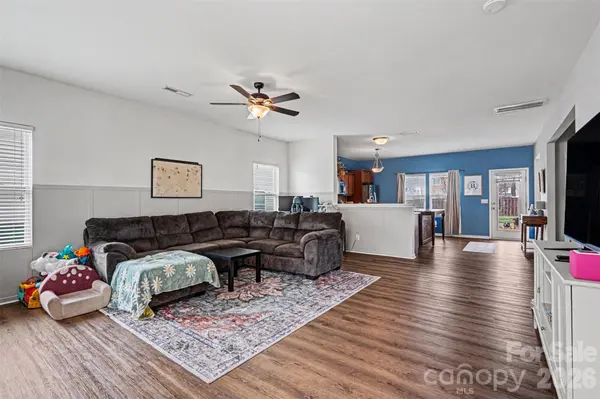 2419 Impatien DR, Charlotte, NC 28215