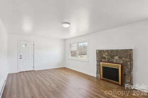 541 Paragon Pkwy, Waynesville, NC 28786