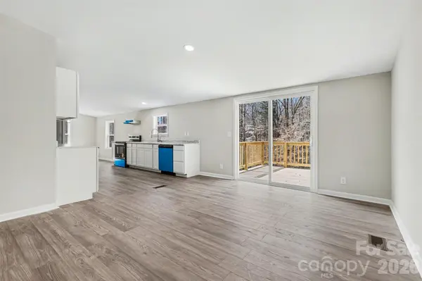 5050 Park Creek DR, Mount Holly, NC 28120