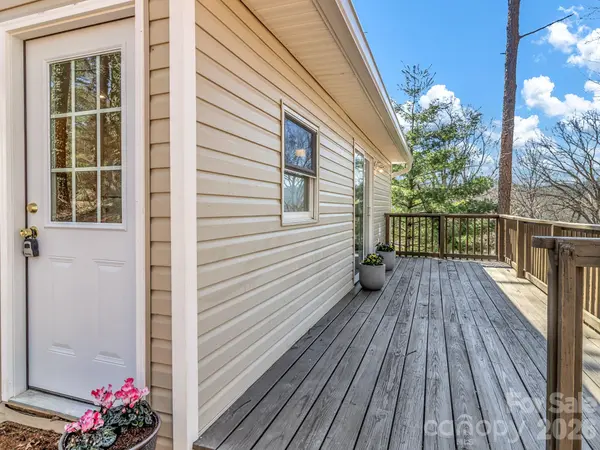 114 Elden ST, Hendersonville, NC 28791