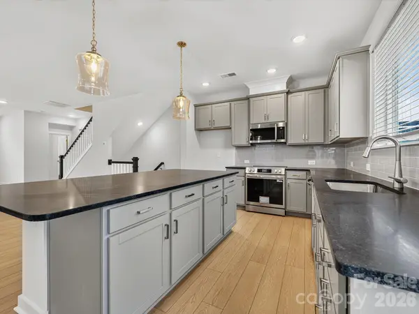 1144 Bismuth LN, Charlotte, NC 28211