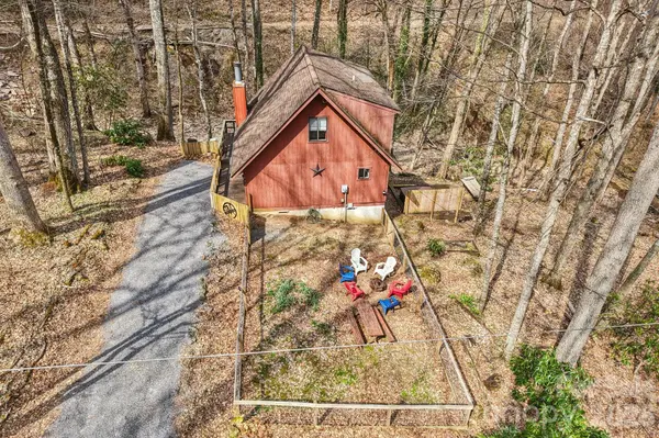 33 Fernbrook RD, Maggie Valley, NC 28751