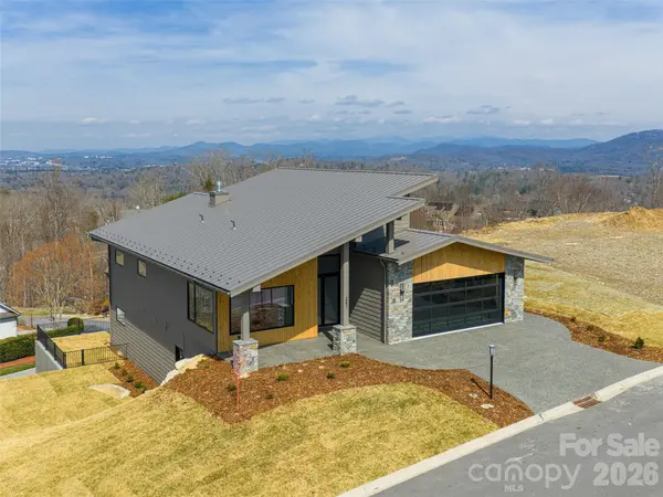247 Coachman DR, Hendersonville, NC 28791