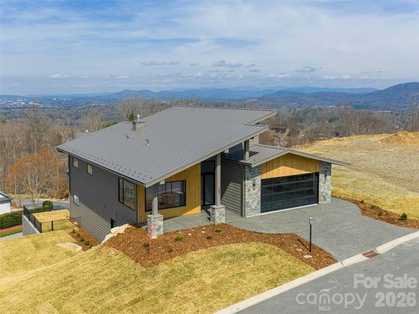 247 Coachman DR, Hendersonville, NC 28791
