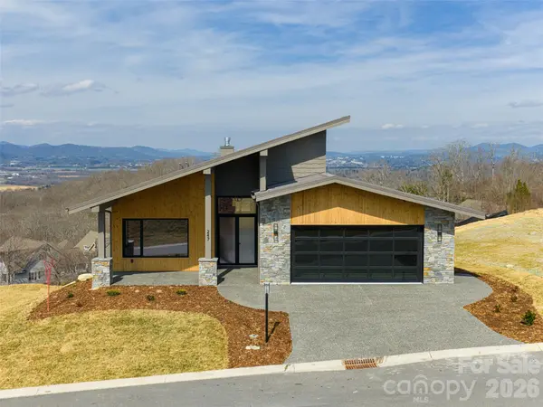 247 Coachman DR, Hendersonville, NC 28791