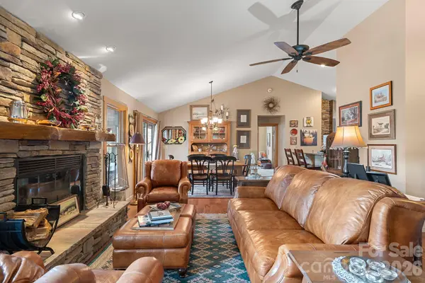 306 S Sequoyah LN, Brevard, NC 28712