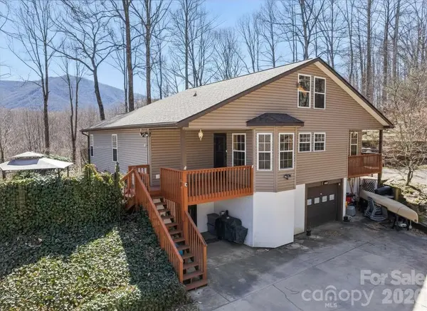 401 Tipstill CV, Waynesville, NC 28786