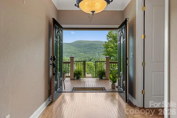 6 Grouse TER, Fairview, NC 28730