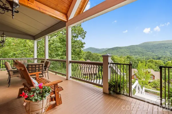 6 Grouse TER, Fairview, NC 28730