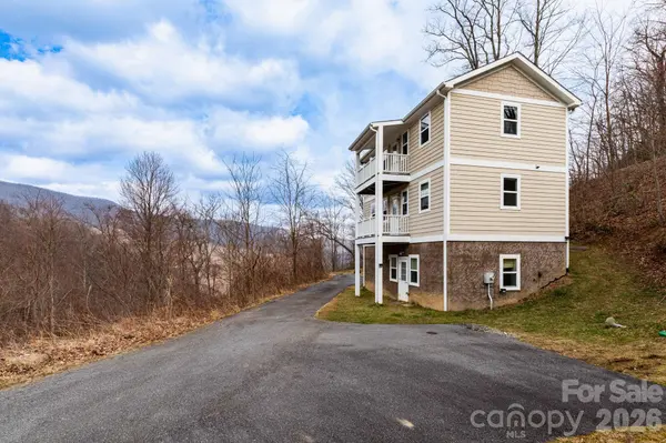 14 Lila LN, Clyde, NC 28721