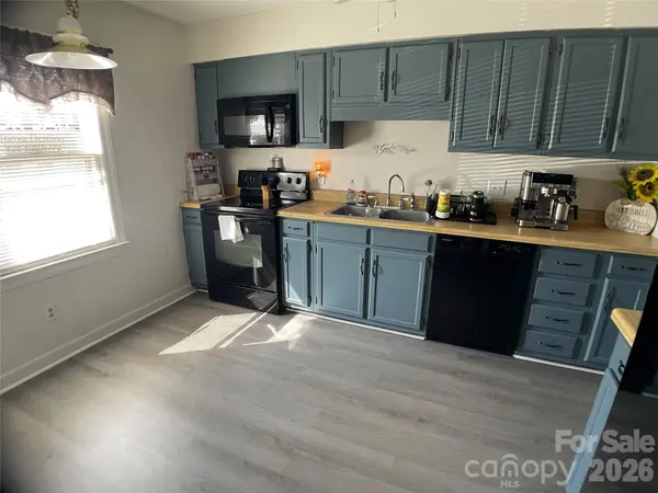 2705 N Center ST #43, Hickory, NC 28601