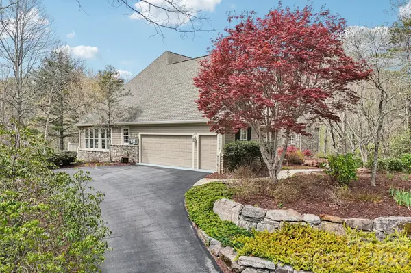 304 Pine Forest TRCE, Hendersonville, NC 28739