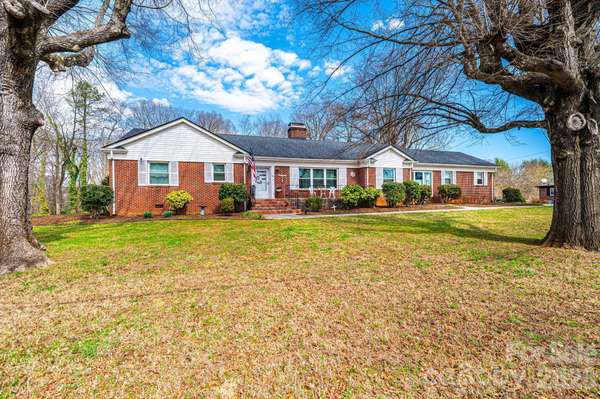 1724 2nd AVE NW, Hickory, NC 28601