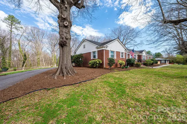 1724 2nd AVE NW, Hickory, NC 28601