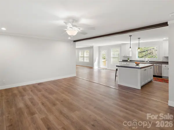 502 Hutch Mountain RD, Fletcher, NC 28732