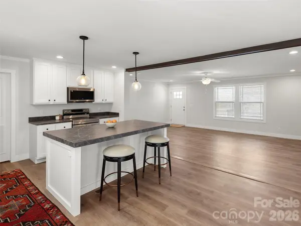 502 Hutch Mountain RD, Fletcher, NC 28732