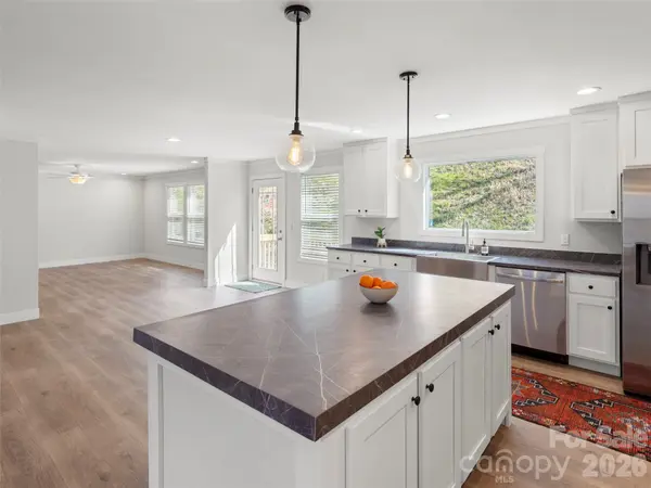 502 Hutch Mountain RD, Fletcher, NC 28732